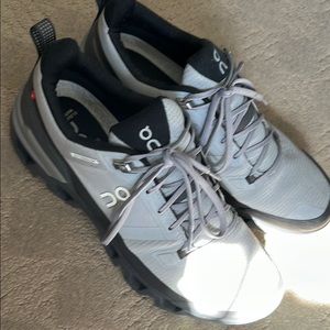 On Running Men's CloudWander Waterproof - brand new